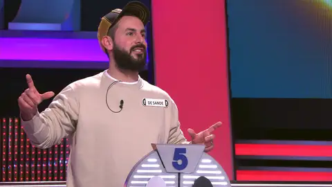 Arturo Valls ironiza con el regalo de un concursante para su mujer: “Casi prefiero una úlcera” Arturo Valls ironiza con el regalo de un concursante para su mujer: “Casi prefiero una úlcera”