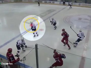 Muere un jugador de hockey hielo a los 19 años tras recibir un impacto del disco en la cabeza