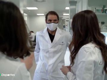 Rafa Nadal se pone bata de científico para visitar un laboratorio ecosostenible en Santander