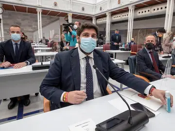 El presidente de la Comunidad de Murcia Fernando López Miras, este jueves momentos antes del inicio de la segunda sesión del pleno de moción de censura presentado por PSOE y Cs El presidente de la Comunidad de Murcia Fernando López Miras, este jueves momentos antes del inicio de la segunda sesión del pleno de moción de censura presentado por PSOE y Cs
