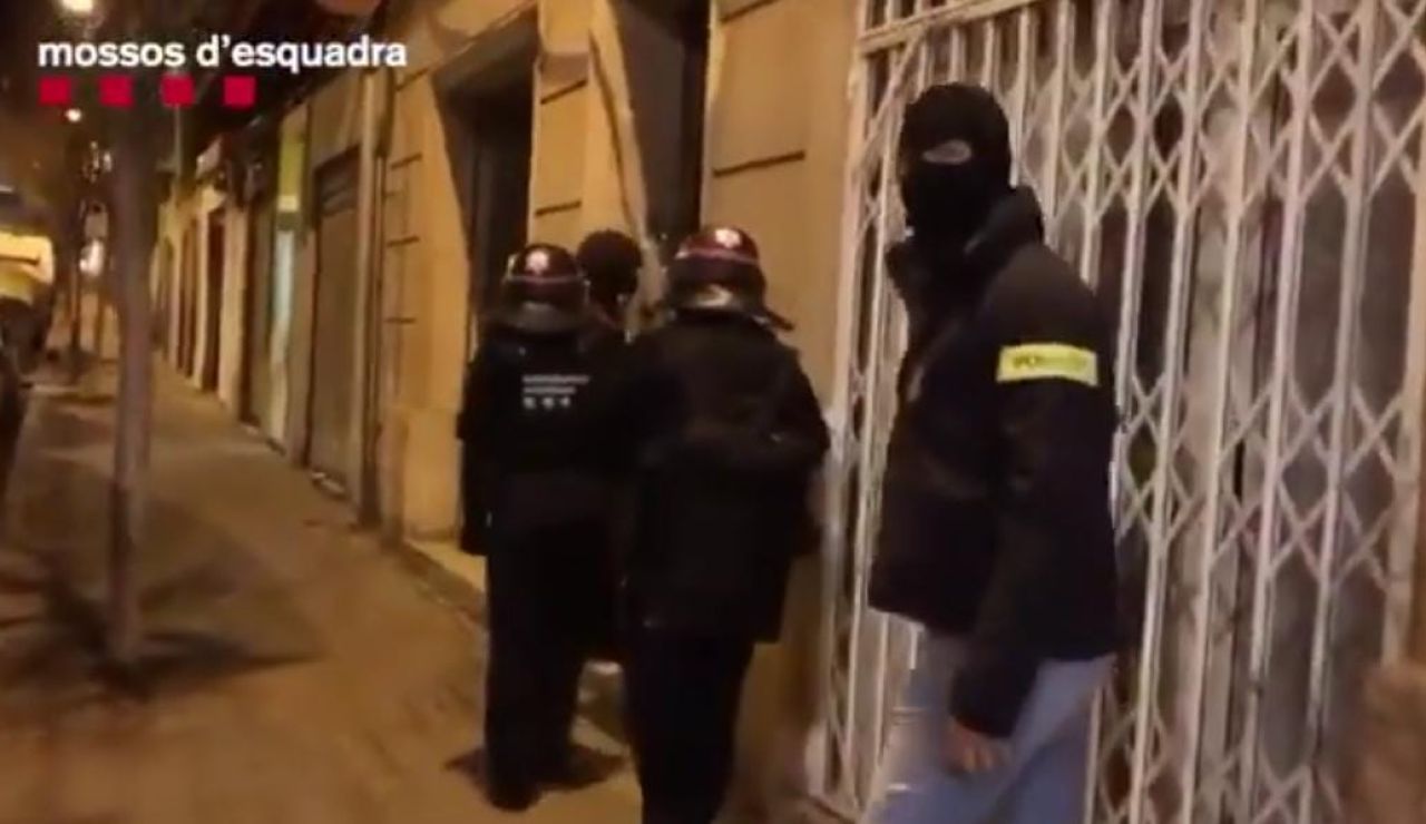 MOSSOS D´ESQUADRA MOSSOS D´ESQUADRA