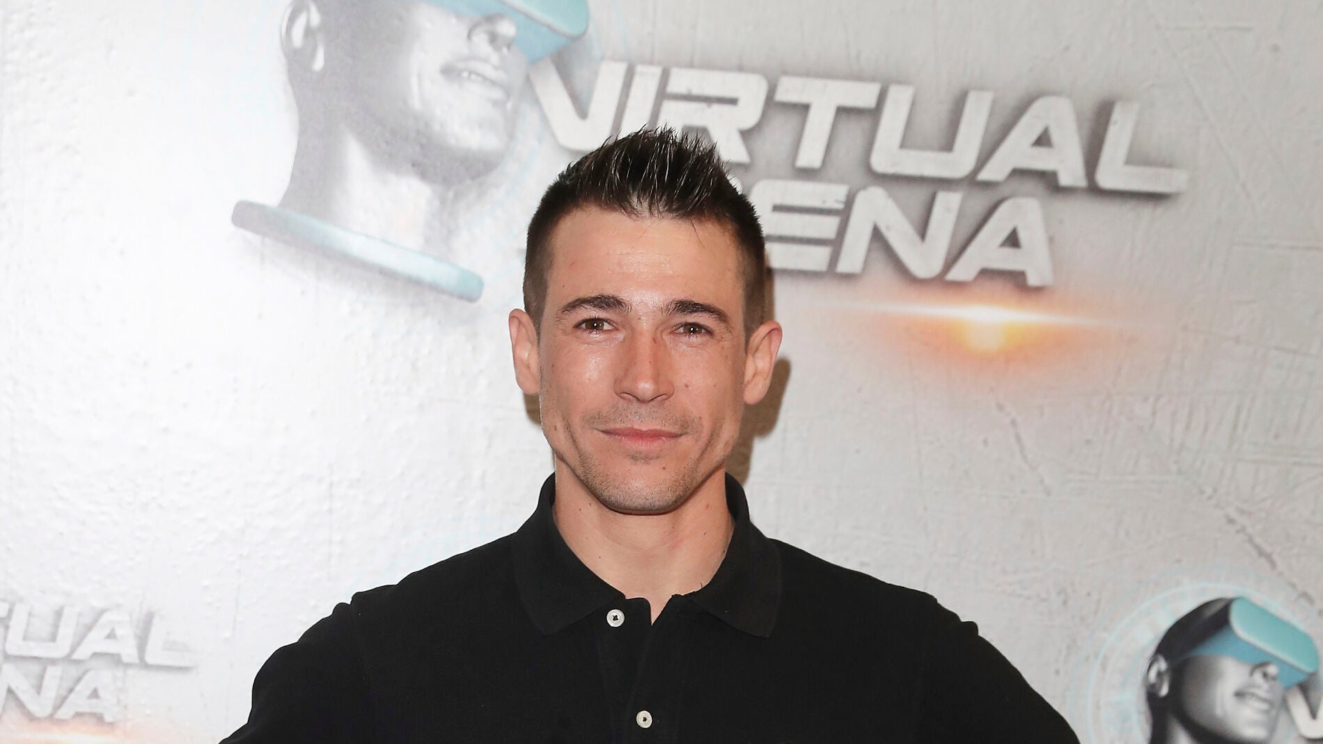 Juan José Ballesta posando ante los medios