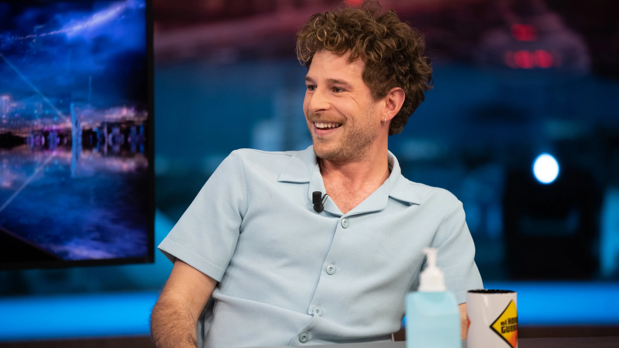 Así preparó Álvaro Cervantes una escena de sexo: su momento más embarazoso en 'El Hormiguero 3.0'