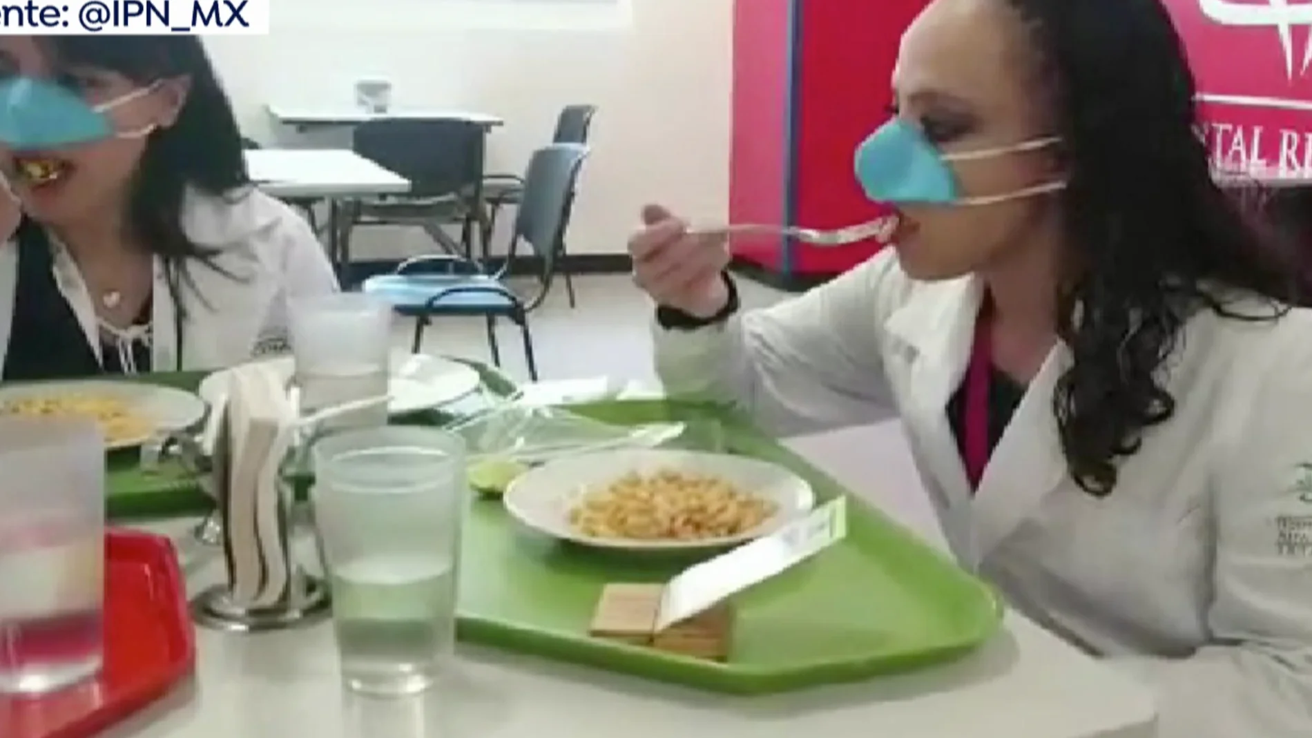 México inventa una mascarilla nasal para poder comer y beber seguros frente al coronavirus