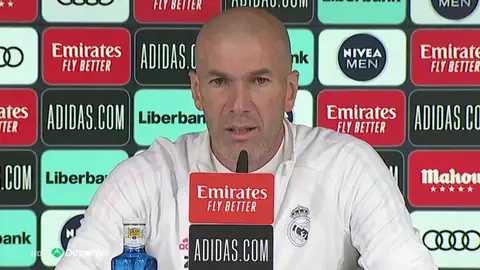 Zidane sigue sin aclarar su futuro: "Puedes firmar 10 años y mañana estar fuera" Zidane sigue sin aclarar su futuro: "Puedes firmar 10 años y mañana estar fuera"
