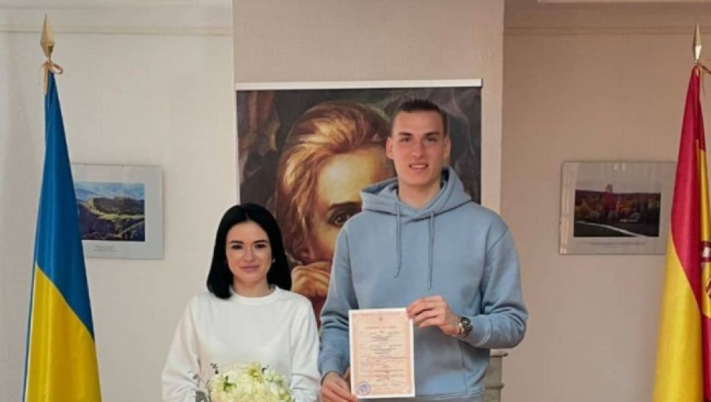 Andriy Lunin se casa con su novia en Madrid en chándal y zapatillas deportivas 