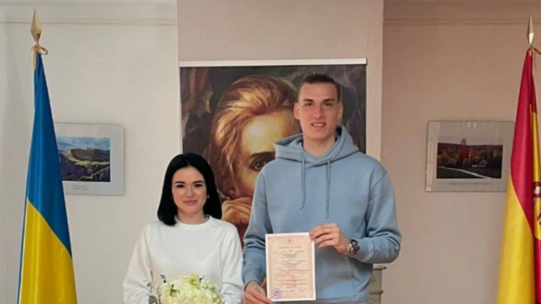 Andriy Lunin se casa con su novia en Madrid en chándal y zapatillas deportivas Andriy Lunin se casa con su novia en Madrid en chándal y zapatillas deportivas