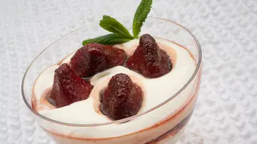 Karlos Arguiñano: receta de fresas confitadas con nata para celebrar el Día del Padre