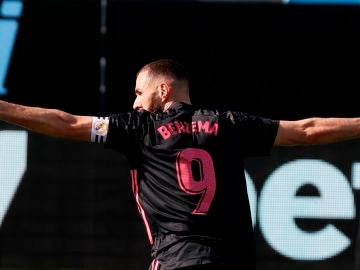 Benzema celebra un gol ante el Celta de Vigo