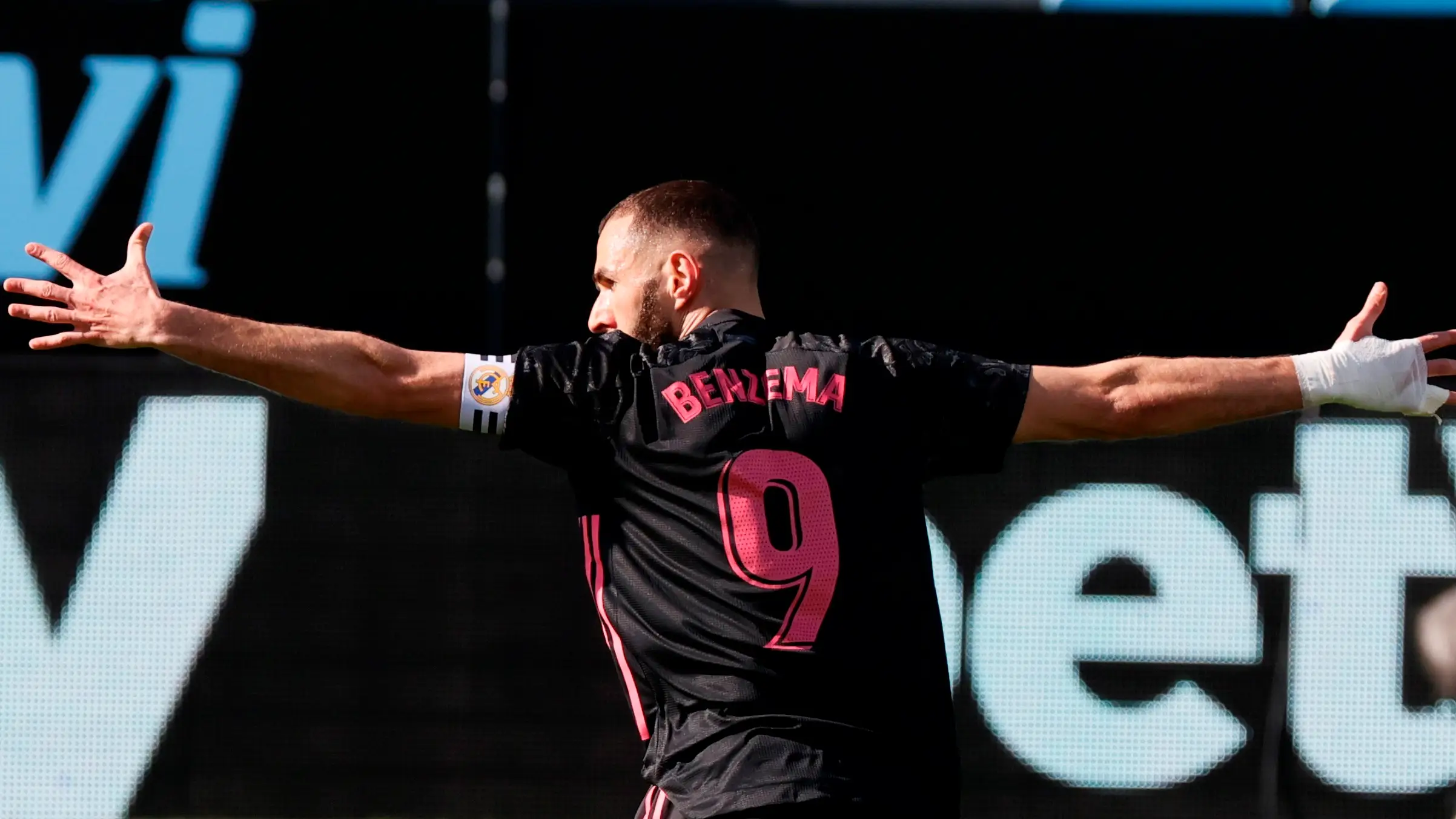 Benzema celebra un gol ante el Celta de Vigo