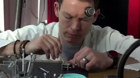 Stephan Lichtsteiner, excapitán de la Juventus, pasa de futbolista a relojero: Stephan Lichtsteiner, excapitán de la Juventus, pasa de futbolista a relojero: