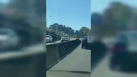 Un kamikaze circula por la N-525 en Ourense en sentido contrario e intenta remendar su imprudencia con un giro igual de peligroso Un kamikaze circula por la N-525 en Ourense en sentido contrario e intenta remendar su imprudencia con un giro igual de peligroso