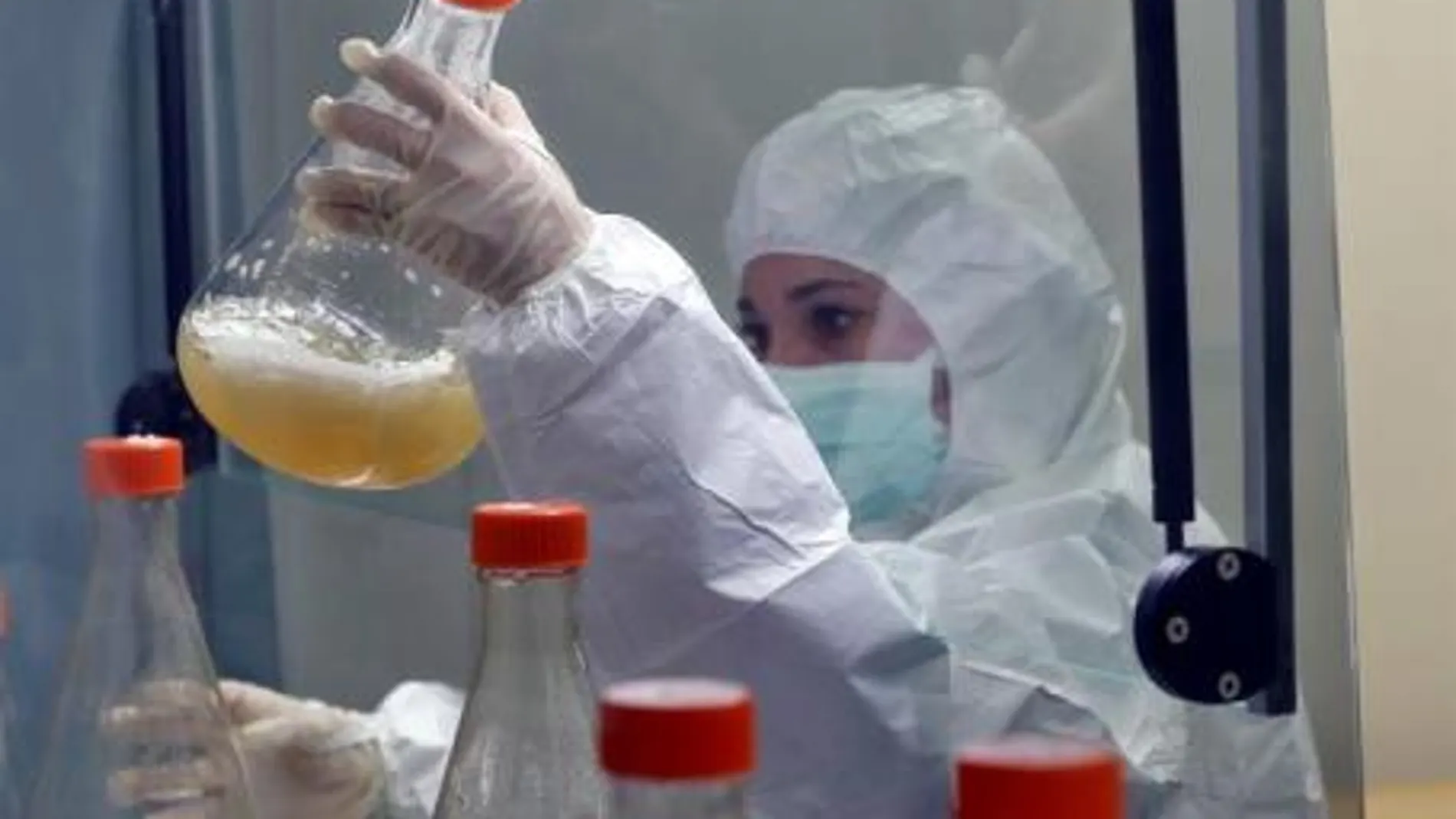 Imagen de un trabajador en un laboratorio Imagen de un trabajador en un laboratorio
