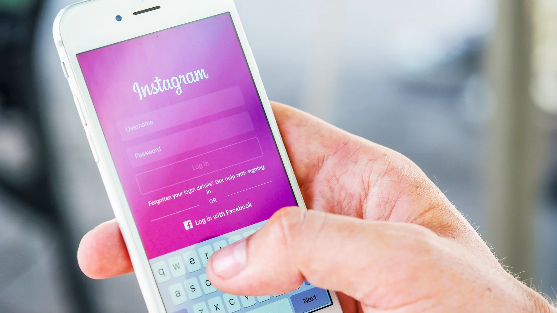 Aplicación de Instagram en pantalla de inicio de sesión Aplicación de Instagram en pantalla de inicio de sesión