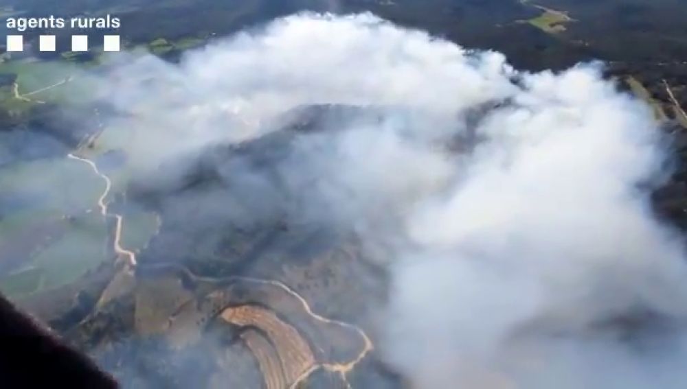 Continúa descontrolado un incendio en Tarragona provocado por una quema agrícola y que ya ha quemado 30 hectáreas