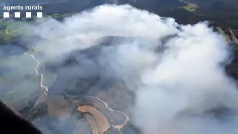Continúa descontrolado un incendio en Tarragona provocado por una quema agrícola y que ya ha quemado 30 hectáreas Continúa descontrolado un incendio en Tarragona provocado por una quema agrícola y que ya ha quemado 30 hectáreas