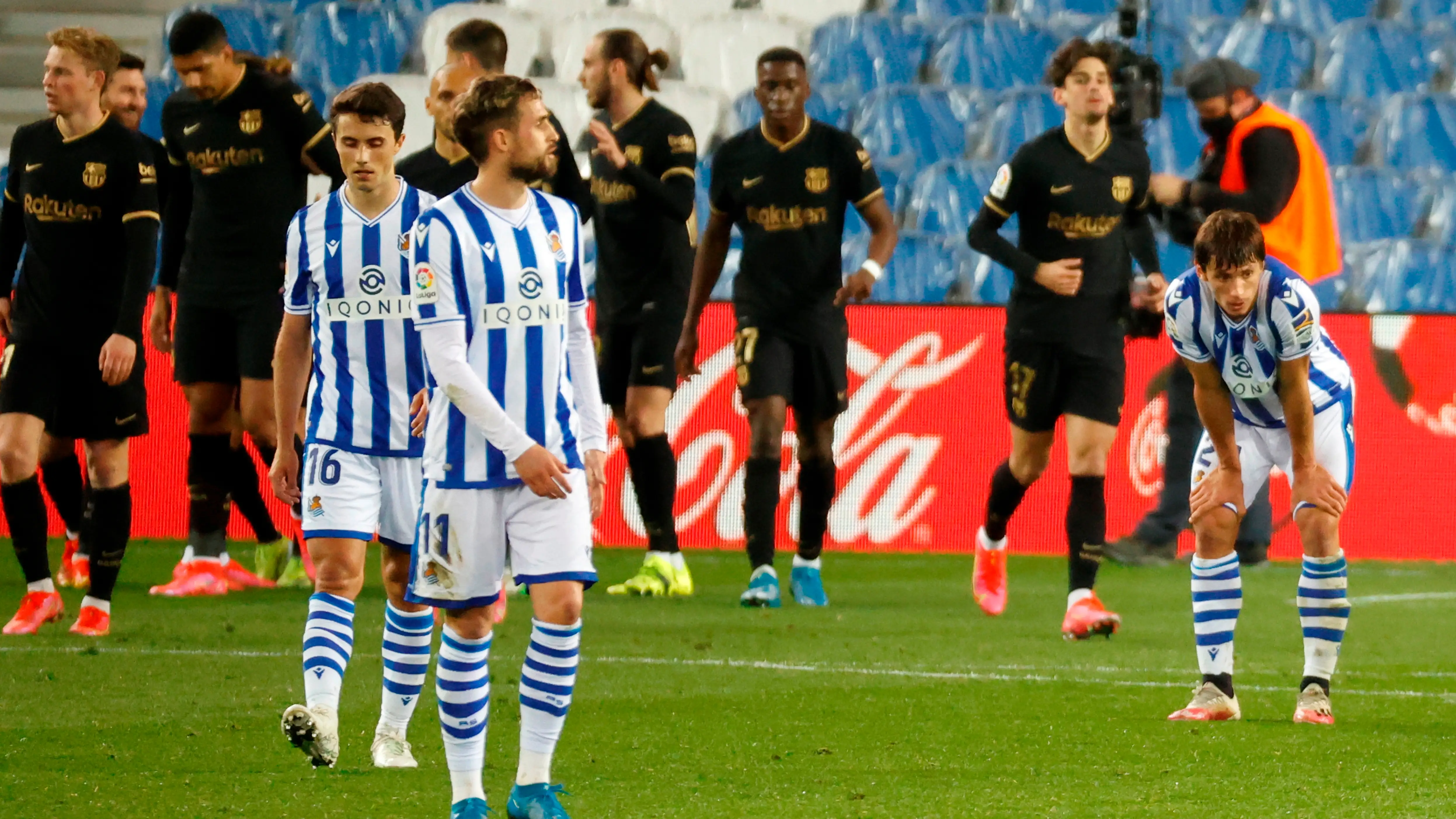 Los jugadores del Barcelona celebran un gol ante la Real Sociedad