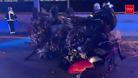 Situación de uno de los coches tras la colisión en la A-2 Situación de uno de los coches tras la colisión en la A-2