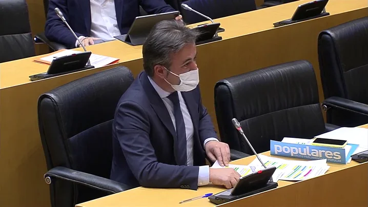 Diego Movellán, del PP, a Yolanda Díaz: "Ahí dentro las mujeres sólo suben de escalafón si se agarran bien fuerte a la coleta" Diego Movellán, del PP, a Yolanda Díaz: "Ahí dentro las mujeres sólo suben de escalafón si se agarran bien fuerte a la coleta"