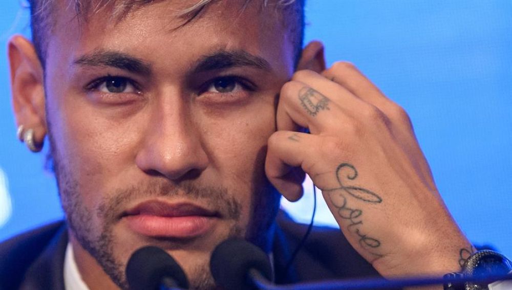 Suplantan la identidad de Neymar en Tinder: "Que me represente bien"