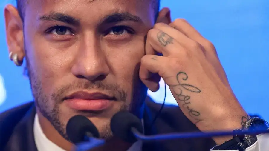 Suplantan la identidad de Neymar en Tinder: "Que me represente bien" Suplantan la identidad de Neymar en Tinder: "Que me represente bien"