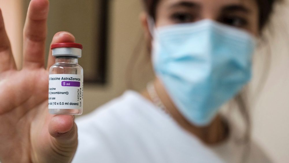 El Ministerio de Sanidad aprueba la vacunación con AstraZeneca a personas entre 55 y 65 años