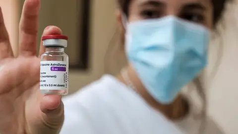 El Ministerio de Sanidad aprueba la vacunación con AstraZeneca a personas entre 55 y 65 años El Ministerio de Sanidad aprueba la vacunación con AstraZeneca a personas entre 55 y 65 años