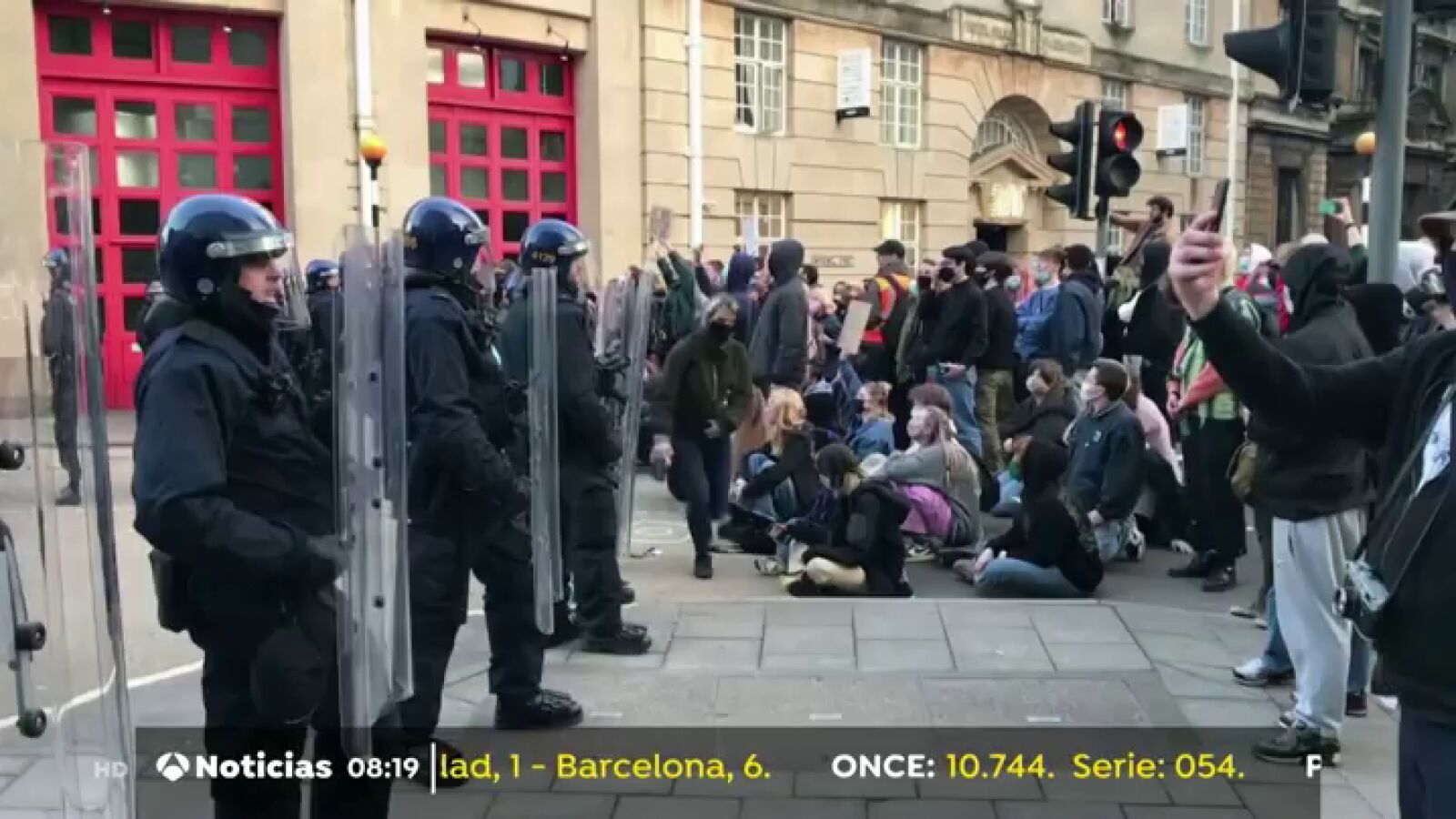 Noche de disturbios en Bristol por una nueva ley policial