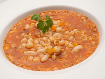 "Una sopa excelente" de Karlos Arguiñano: minestrone con alubias blancas