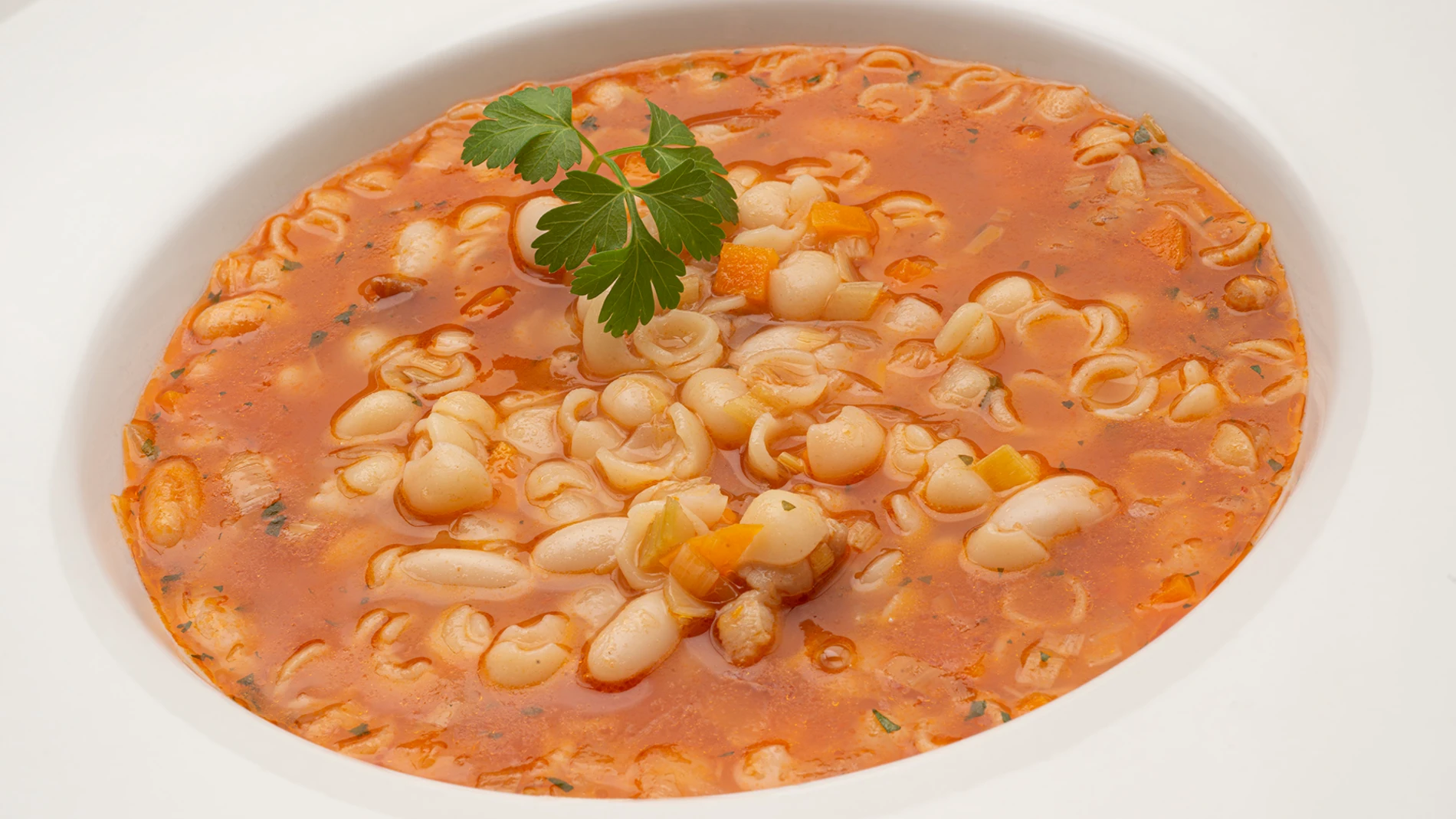 "Una sopa excelente" de Karlos Arguiñano: minestrone con alubias blancas