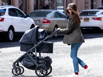 Emily Ratajkowski, una mama muy estilosa Emily Ratajkowski, una mama muy estilosa