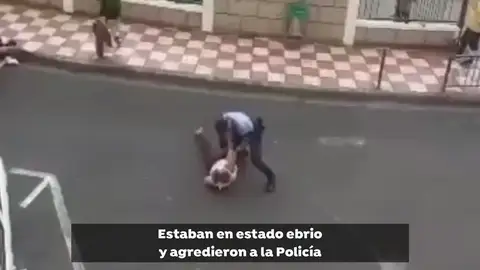 Detienen a una pareja de ingleses por aparcar en un vado y agredir a la Policía en Adeje (Tenerife) Detienen a una pareja de ingleses por aparcar en un vado y agredir a la Policía en Adeje (Tenerife)