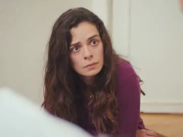 Enver revela a Bahar y a Sarp un nuevo motivo para odiar a Sirin Enver revela a Bahar y a Sarp un nuevo motivo para odiar a Sirin