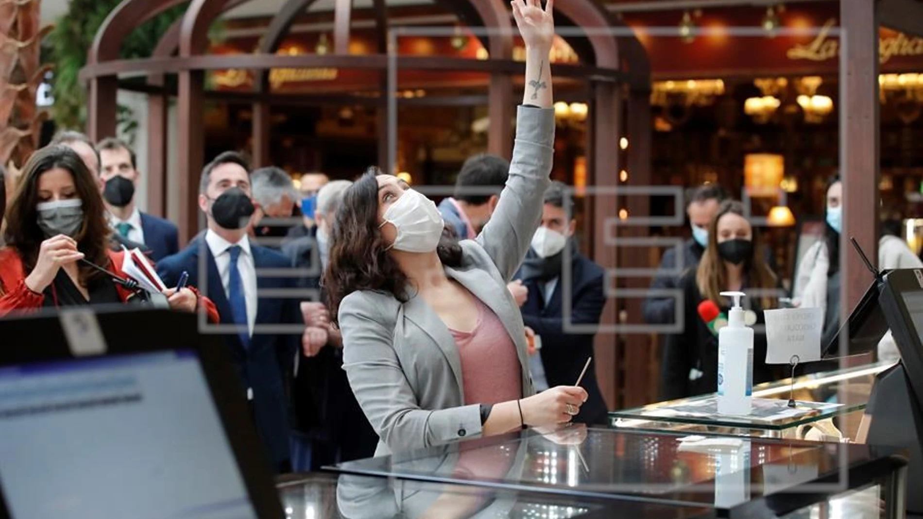 Elecciones Madrid 2021: Isabel Díaz Ayuso pide explicaciones por carta a Nadia Calviño por el bloqueo de ayudas a pymes y autónomos Elecciones Madrid 2021: Isabel Díaz Ayuso pide explicaciones por carta a Nadia Calviño por el bloqueo de ayudas a pymes y autónomos