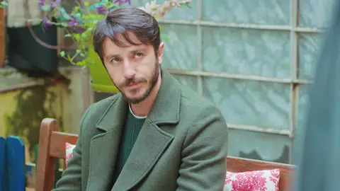 Enver echa a Emre de su casa tras sus graves acusaciones sobre Ceyda Enver echa a Emre de su casa tras sus graves acusaciones sobre Ceyda