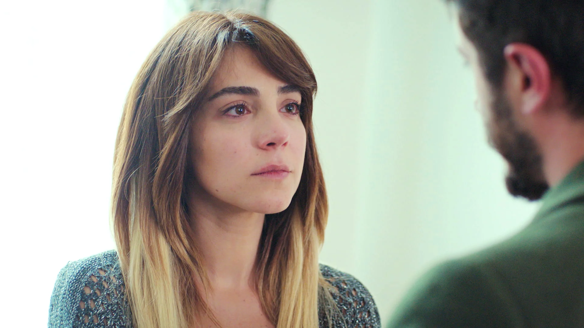 Ceyda y Emre, cara a cara: alta tensión cuando la verdad sale a la luz Ceyda y Emre, cara a cara: alta tensión cuando la verdad sale a la luz
