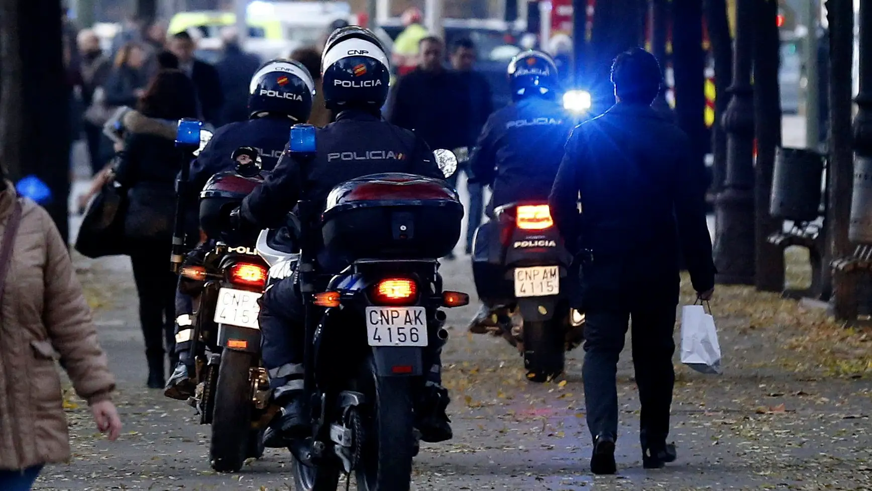 Detenidos 6 jóvenes en una fiesta ilegal en Madrid por retener a varias chicas y por una denuncia por abuso sexual Policía Nacional en Paseo Castellana (Madrid)