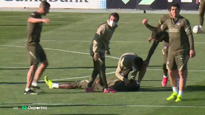 Demb&eacute;l&eacute; se desmaya durante el entrenamiento del Atl&eacute;tico de Madrid