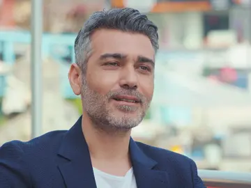 La reacción de Sarp tras descubrir que Bahar ha roto con Arif La reacción de Sarp tras descubrir que Bahar ha roto con Arif