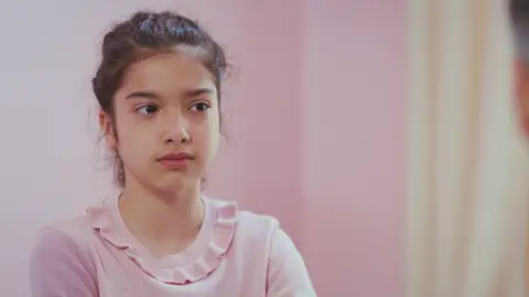 La difícil conversación de Sarp y Bahar explicando su separación a Nisan y Doruk La difícil conversación de Sarp y Bahar explicando su separación a Nisan y Doruk