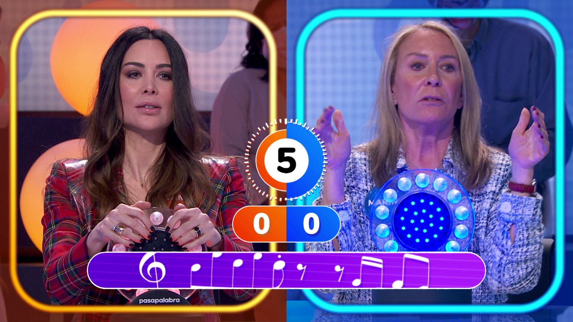 Cristian Castro y su ‘Azul’ le dan la victoria a Vania Millán frente a una veloz Marina Castaño en ‘La Pista’