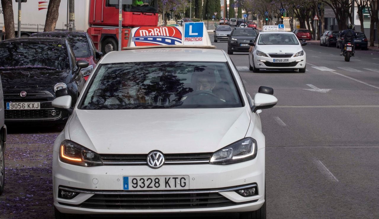 Un coche de autoescuela