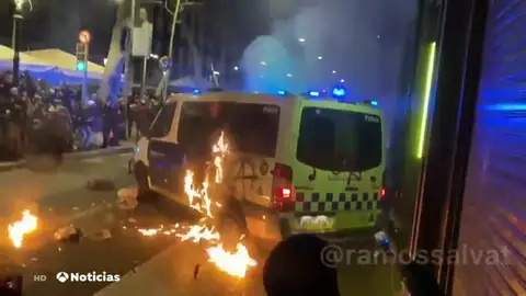 Libertad provisional para la acusada de quemar un furgón policial por error en la identificación Libertad provisional para la acusada de quemar un furgón policial por error en la identificación