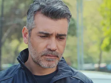 Sarp recupera el teléfono de Bahar… ¿con o sin sus fotos con Sirin? Sarp recupera el teléfono de Bahar… ¿con o sin sus fotos con Sirin?