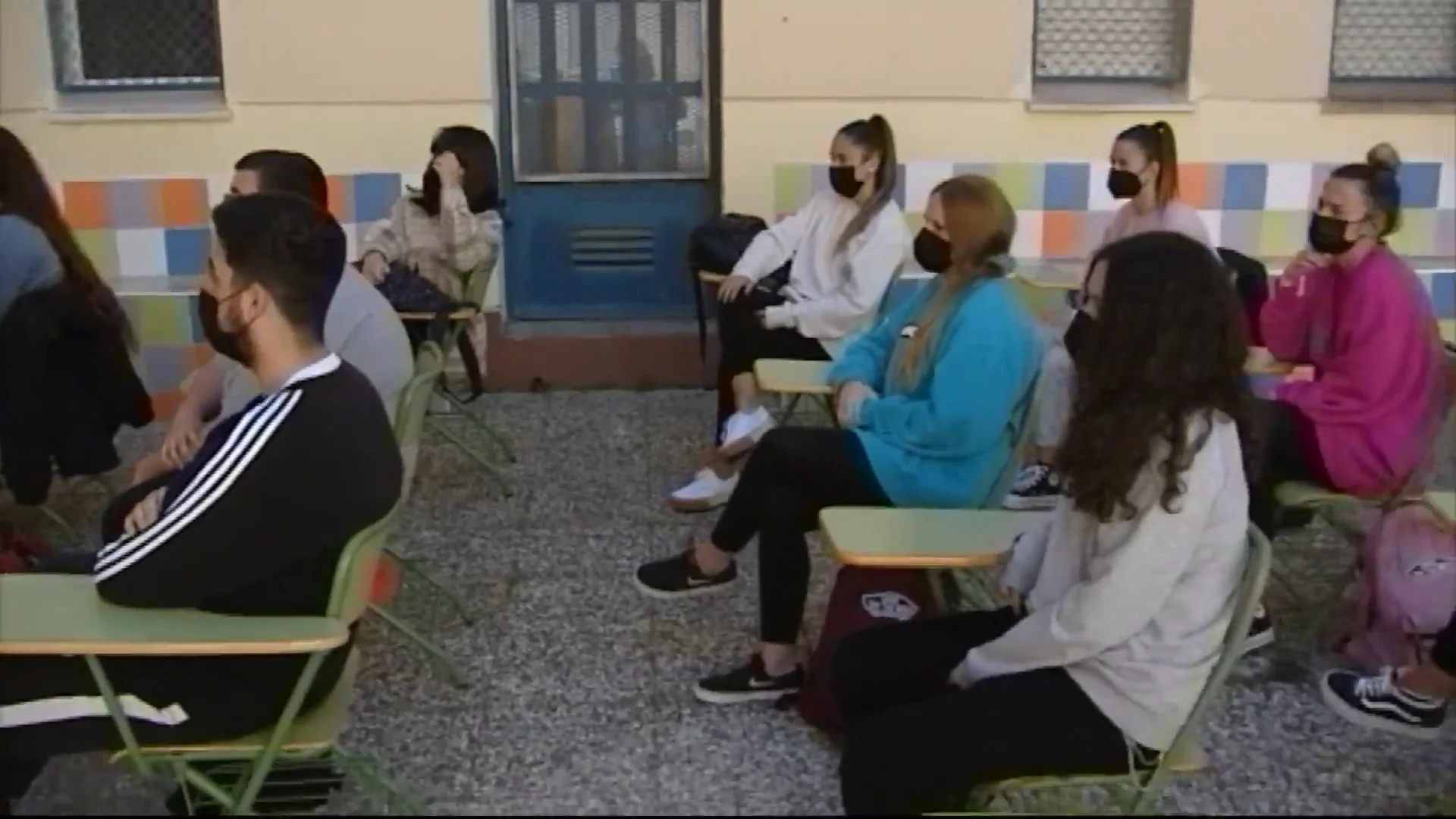 Clases al aire libre en Cádiz para evitar contagios Clases al aire libre en Cádiz para evitar contagios