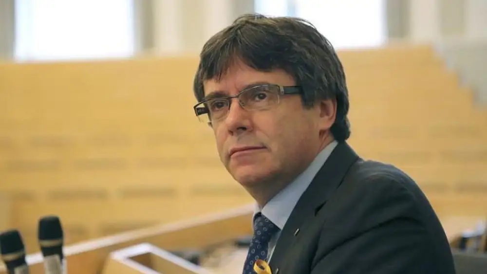Efem&eacute;rides de hoy 25 de marzo de 2021: Carles Puigdemont detenido en Alemania