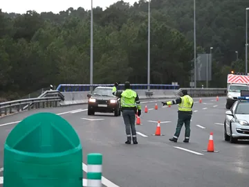 Castilla-La Mancha adelanta el toque de queda a las 23:00 horas entre las nuevas medidas contra el coronavirus en Semana Santa Castilla-La Mancha adelanta el toque de queda a las 23:00 horas entre las nuevas medidas contra el coronavirus en Semana Santa