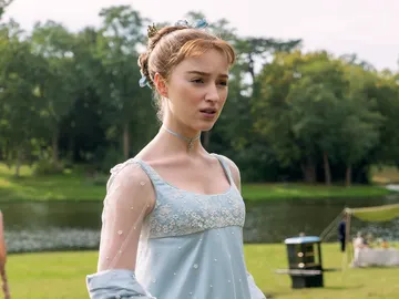 Phoebe Dynevor como Daphne Bridgerton Phoebe Dynevor como Daphne Bridgerton