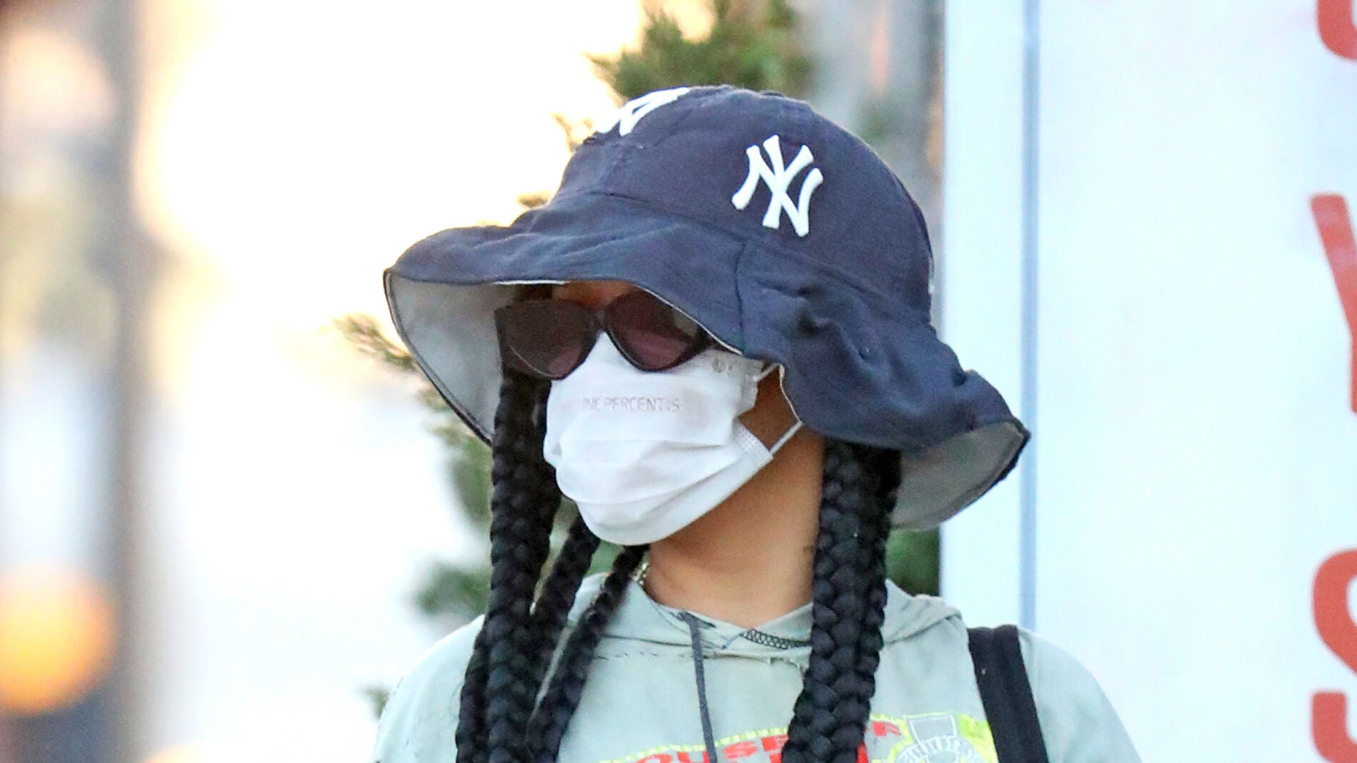 Rihanna, fotografiada por los paparazzis