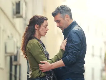 Bahar confiesa a Sarp los motivos por los que no puede perdonarle Bahar confiesa a Sarp los motivos por los que no puede perdonarle